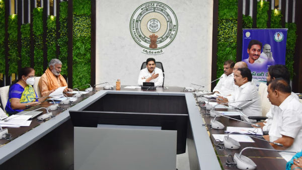 వచ్చే నాలుగేళ్లలో ప్రతి గ్రామంలోనూ నీటి సమస్యలు తీర్చాలనే లక్ష్యం