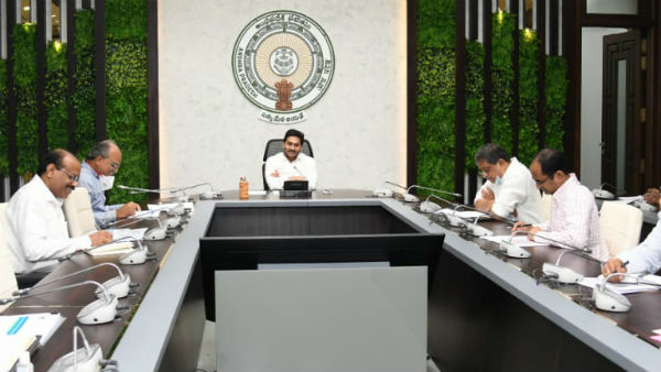 స్వదేశీ తయారీని ప్రోత్సహించటానికి కేంద్రం నిర్ణయం ..3 బల్క్ డ్రగ్ మరియు 4 మెడికల్ డివైస్ పార్కులు