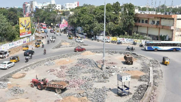 కబ్జాలకు అధికార పార్టీనే కారణం .. రాజకీయ నాయకుల ప్రోద్బలంతోనే కబ్జాలు