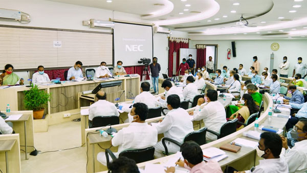 వరంగల్ వరదలపై సీఎం కేసీఆర్ ఆందోళన చెందారు