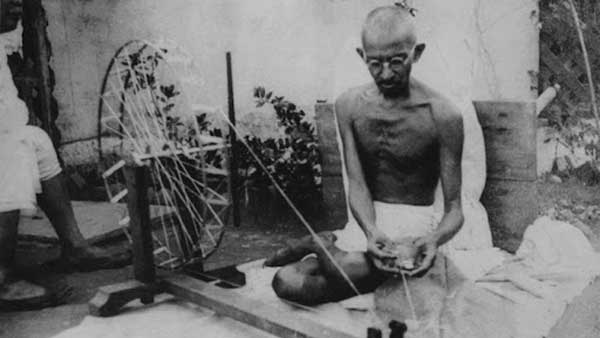 గాంధీజీ అక్కడకు ఎందుకు వెళ్లారు..?
