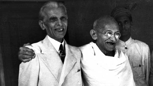 గాంధీ గోబ్యాక్ నినాదాలు