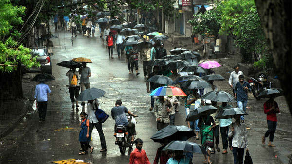 Heavy Rain: Mumbai Whipped By Winds At Cyclone Speed Of 107 Kmph Heavy Rain: Mumbai Whipped By Winds At Cyclone Speed Of 107 Kmph