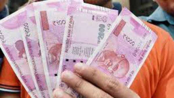 Fact Check: Has the Rs. 2,000 note been banned by RBI Fact Check: Has the Rs. 2,000 note been banned by RBI
