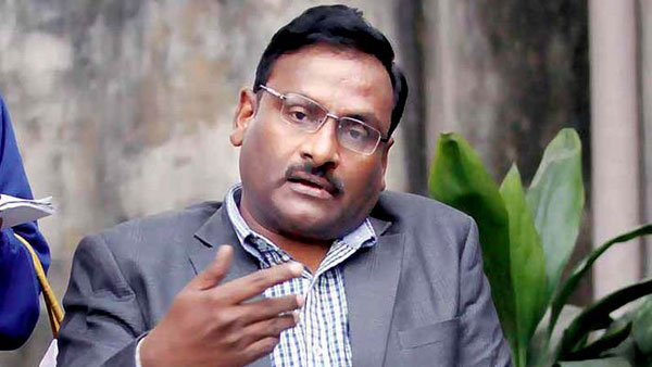 కంటైన్మెంట్ జోన్లో ఉన్నందున..