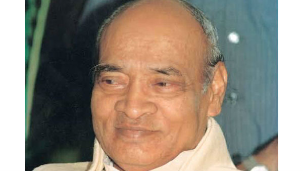 చేతులు కాలాక ఆకులు పట్టుకుంటూ..