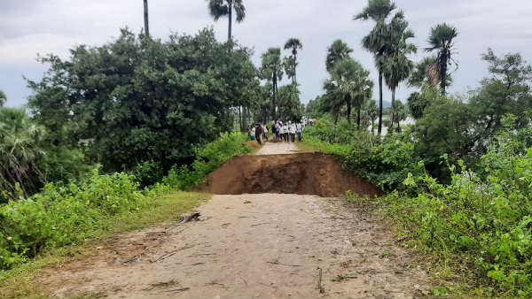 అల్పపీడన ప్రభావంతో శుక్రవారం కూడా వర్షాలు