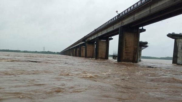 వరదలో 1733 ఇళ్లు...