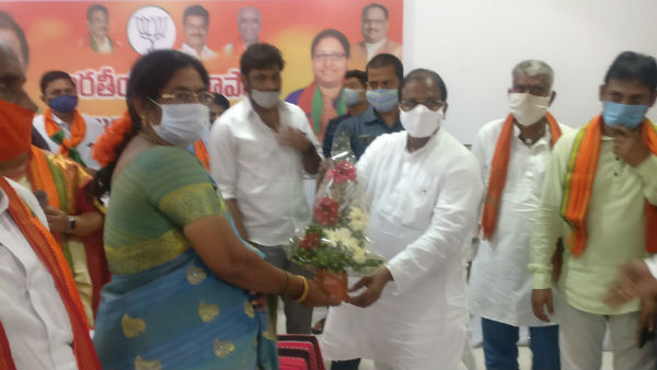పార్లమెంటు స్ధానానికో పదవి...