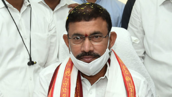 చంద్రబాబు చరిత్ర హీనుడిగా మిగులుతాడు : మంత్రి శ్రీనివాస వేణుగోపాల శర్మ