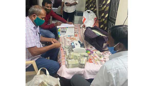 రూ. కోటి 10 లక్షల లంచం: ఏసీబీకి చిక్కిన కీసర తహసీల్దార్, అరెస్ట్