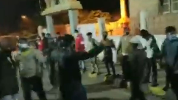 We all live as brothers and sisters muslims human chain to save hindu temple amid bengaluru riots We all live as brothers and sisters muslims human chain to save hindu temple amid bengaluru riots