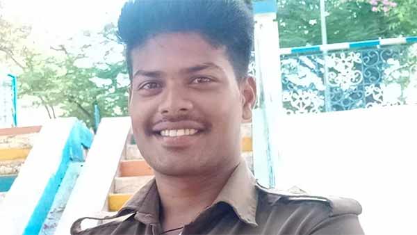 ఉద్యోగం వచ్చిందని ఆనందం