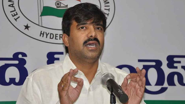రాంగోపాల్ వర్మ సినిమాల్లో నాటకాల్లా...