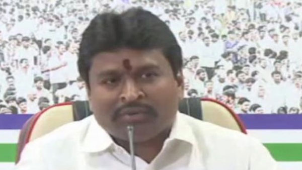 చంద్రబాబు డైరెక్షన్ లో రఘురామ మాట్లాడుతున్నారని విమర్శలు