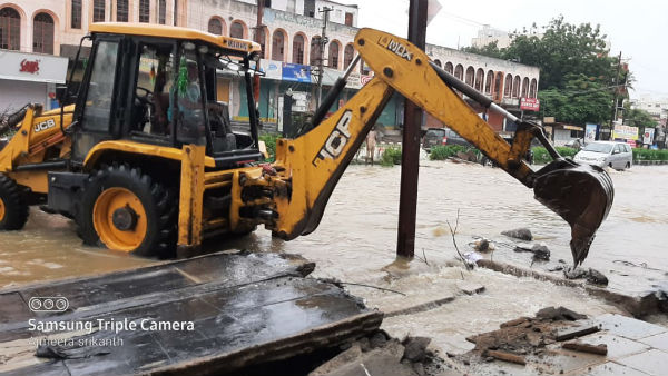 కాలనీల్లో పరిస్థితి హృదయ విదారకం .. 13 పునరావాస కేంద్రాల ఏర్పాటు