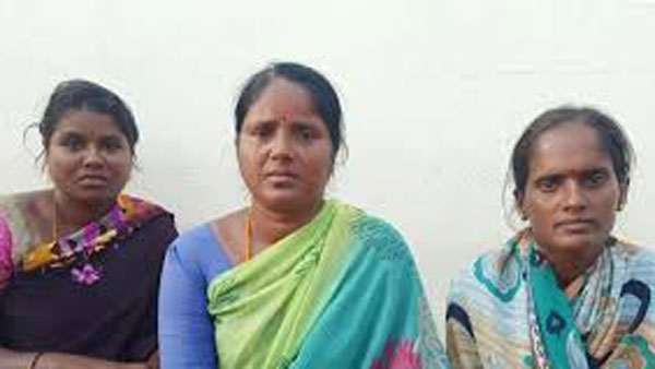 చీరలను విప్పి కాలువలో వేసి యువకులను కాపాడిన మహిళలు