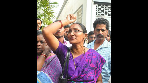 అపాయింట్మెంట్ కోసం ఎదురుచూపులు...