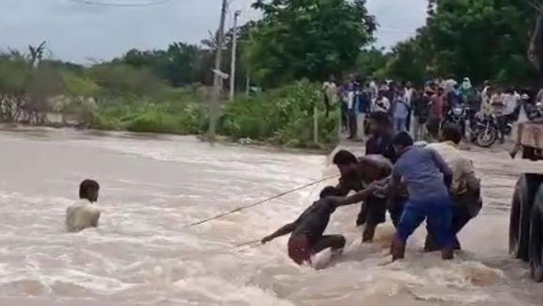 తూర్పుగోదావరి జిల్లాలో 14 మండలాలపై వరద ప్రభావం