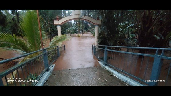 కర్ణాటకలో కన్నడిగులకు కటకటా
