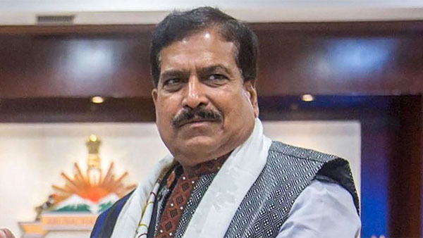 ఆసుపత్రిలో అంబులెన్స్ లకు నిప్పంటిస్తారా !