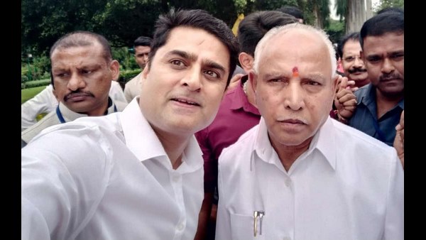 పొలికల్ లీడర్ తో విదేశాలకు సంజనా టూర్ !