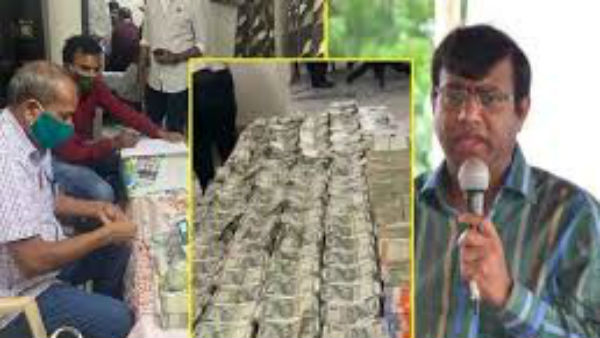 నలుగురికి అక్రమంగా పట్టాదారు పాసు పుస్తకాలు..