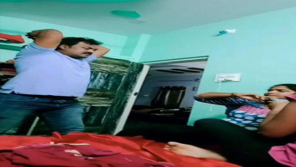 కుమార్తెలు బతిమాలినా.. భార్యపై డంబెల్తో దాడి...