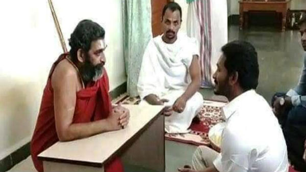 జగన్పై జీయర్ ప్రశంసలు
