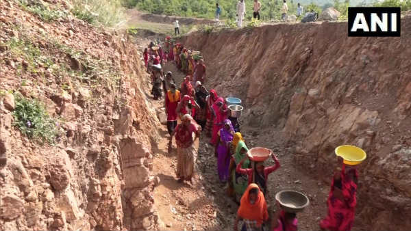సర్కారు చూడనేలేదు..