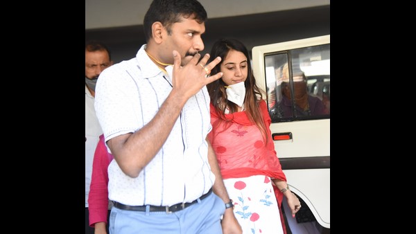 నన్ను బకరా చేసి నా జీవితాన్ని సంకనాకించేశారు