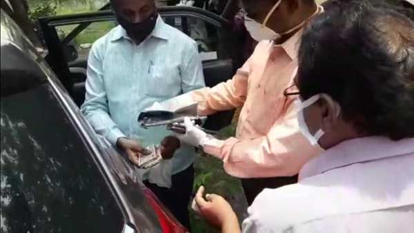 acb raids in tahasildar offices across andhra pradesh, huge amounts and docs seized acb raids in tahasildar offices across andhra pradesh, huge amounts and docs seized