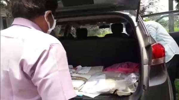acb raids in tahasildar offices across andhra pradesh, huge amounts and docs seized acb raids in tahasildar offices across andhra pradesh, huge amounts and docs seized