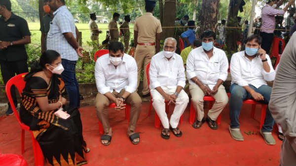 ysrcp leaders attends sp bala subramanyam last rites in tiruvalluru ysrcp leaders attends sp bala subramanyam last rites in tiruvalluru