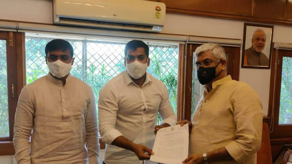 AP Water resources minister Anil Kumar Yadav meets Jal Shakti Minister Gajendra Singh Shekhawat AP Water resources minister Anil Kumar Yadav meets Jal Shakti Minister Gajendra Singh Shekhawat
