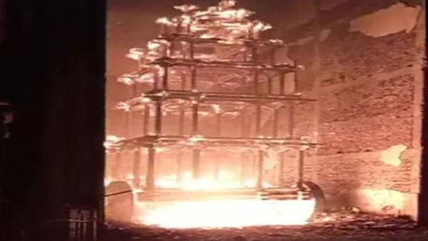 ఆలయ పరిసరాల్లోకి ఎవరూ రావద్దని హెచ్చరిక