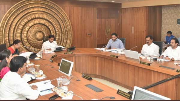 వరద సాయం కోసం , జీఎస్టీ పరిహారంపై కేంద్రంతో అనుసరించాల్సిన వ్యూహంపై చర్చ
