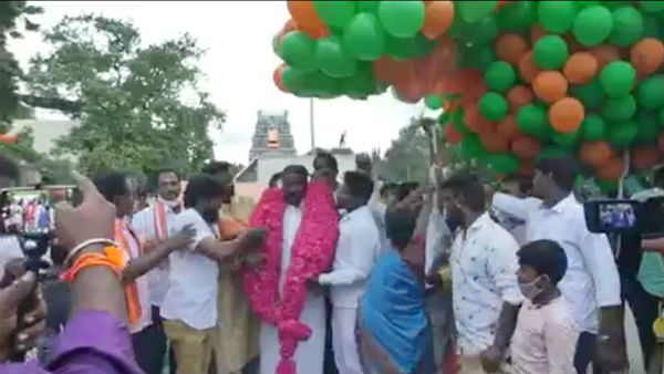 గుర్రపుస్వారీ చేసిన అధ్యక్షుడు