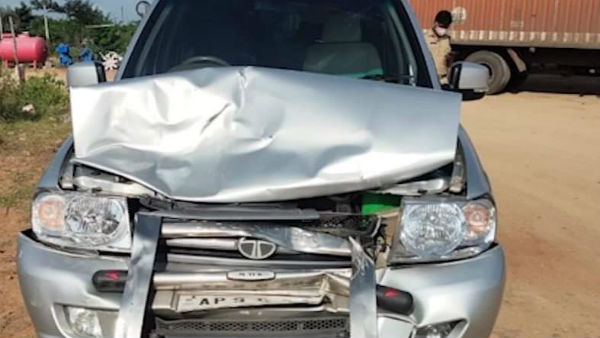 chandrababu escapes from road accident.. chandrababu escapes from road accident..