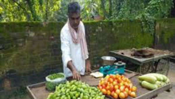 సినిమాలు ఆగిపోవటంతో ఉపాధి కోల్పోయిన డైరెక్టర్