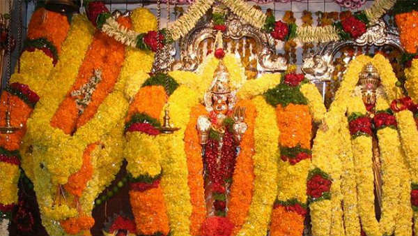దుర్గమ్మ రథంపై సింహాలు మాయం..