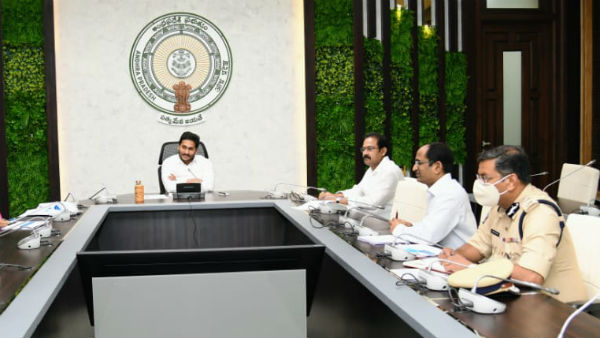 స్వయం కుల ధ్రువీకరణ పత్రంతోనే అర్హులకు వైయస్సార్ చేయూత పథకం