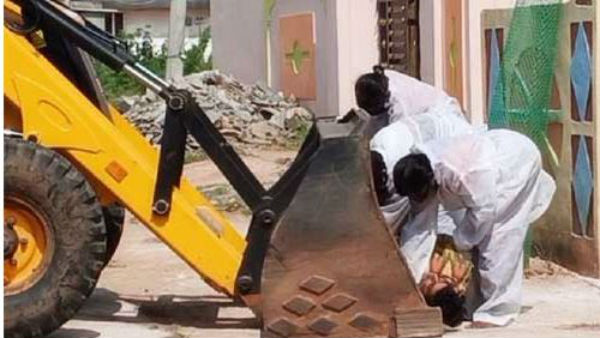 Corona Infected Dead body Shifted to burial grounds by JCB Corona Infected Dead body Shifted to burial grounds by JCB