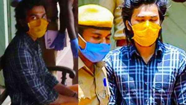 అమ్మాయిలు, ఆంటీలు ఒకరి తరువాత ఒకరు క్యూ