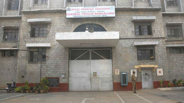 హైకోర్టుకు రాగిణి, సంజనా