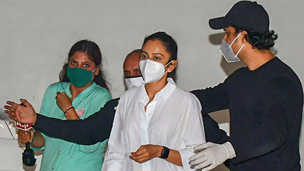 మీడియాపై రకుల్ పిటీషన్ ... తనపై వార్తలు రాయొద్దని కోరిన రకుల్