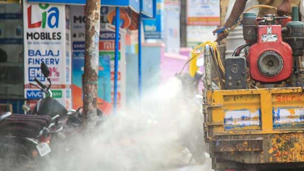 అటు రైతుగా... ఇటు కోవిడ్ 19 వారియర్గా...