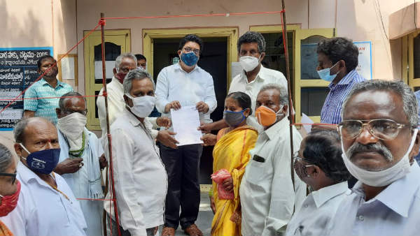 Help age India:Old age People meet RDO and explain the problems on International day for old persons Help age India:Old age People meet RDO and explain the problems on International day for old persons