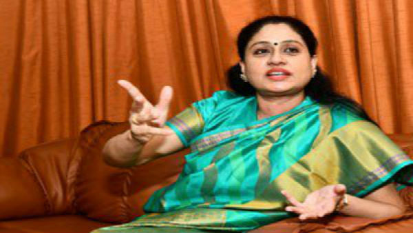 విజయశాంతి చూపు బీజేపీ వైపు: కేంద్రమంత్రితో భేటీ, త్వరలోనే కమల దళంలో చేరిక?