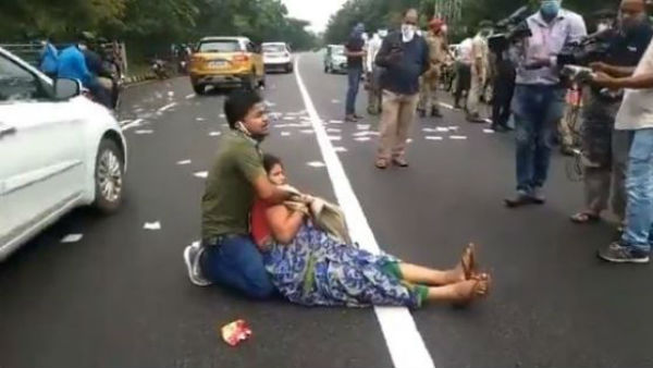 తల్లి మెడపై కత్తిపెట్టి..